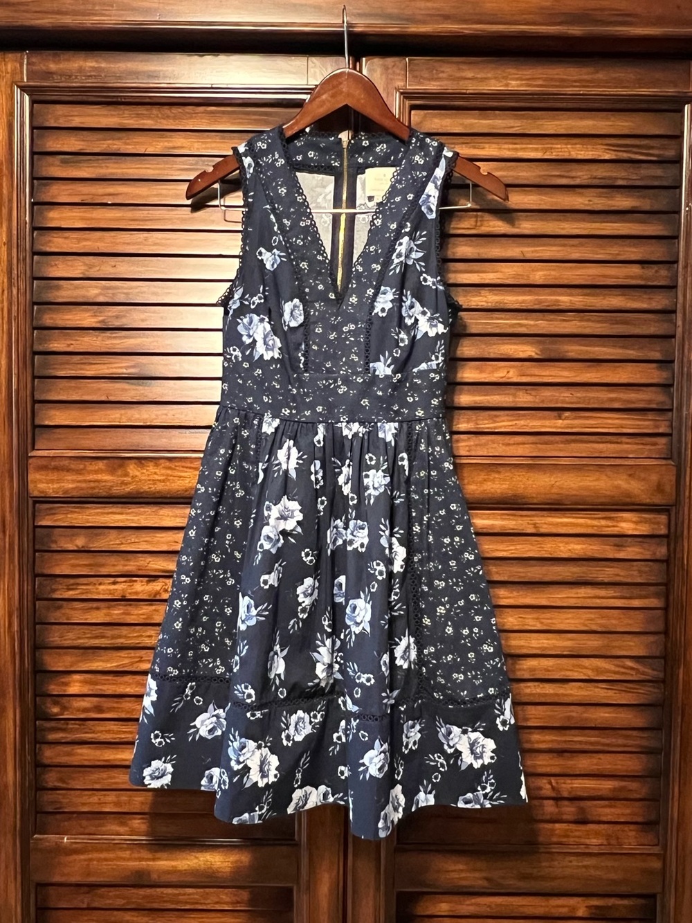 Kate Spade Prairie Rose Fit & Flare‎ Dress V Neck Navy Floral Lace Trim Size 0 - Picture 2 of 12
